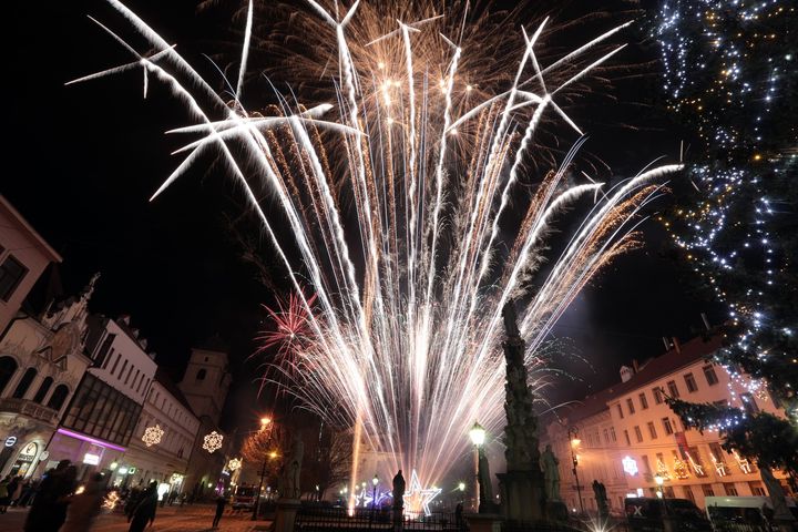 MESTO KOŠICE ÚPLNE RUŠÍ PLÁNOVANÝ SILVESTROVSKÝ PROGRAM 🎆

Po konzultácii s regionálnymi hygienikmi dospelo mesto Košice k defin…