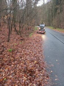 Po opade listov dokončujeme posledný tohtoročný cyklus čistenia asfaltiek. V prípade suchšieho obdobia, tak bude možné aj počas …