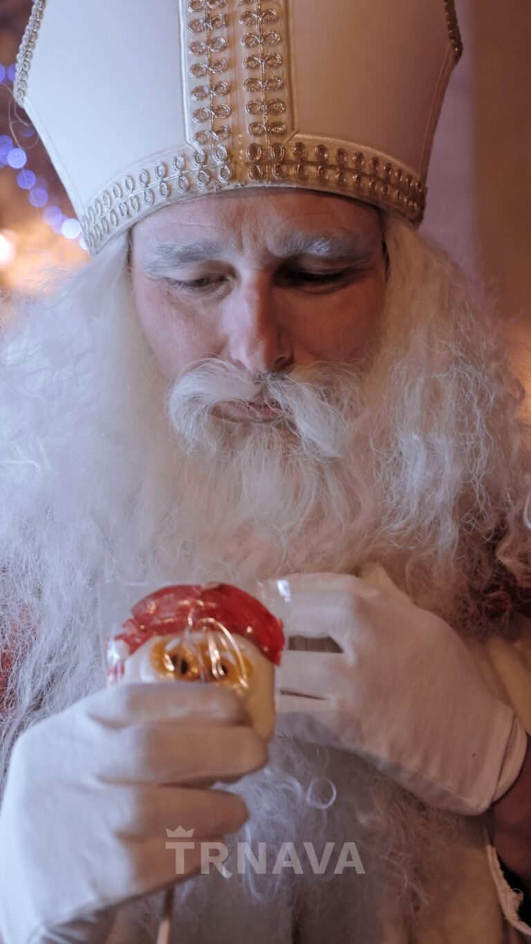 MAGICKÝ MIKULÁŠSKY VEČER 🤩

Ktovie, koľkým deťom, ktoré už práve spokojne odfukujú vo svojich postieľkach, sa bude túto noc snív…